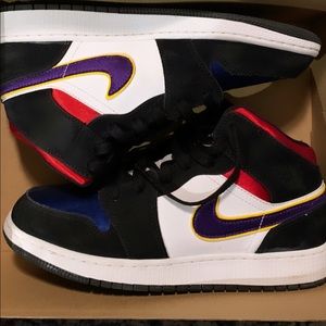 Jordan 1 mid